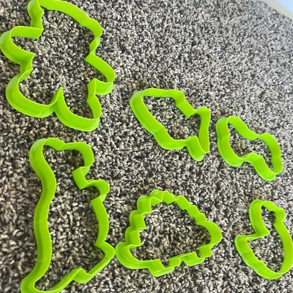 Animal cookie cutters or playdoh cutters dinosaurs bear fish duck and bone - Picture 7 of 9